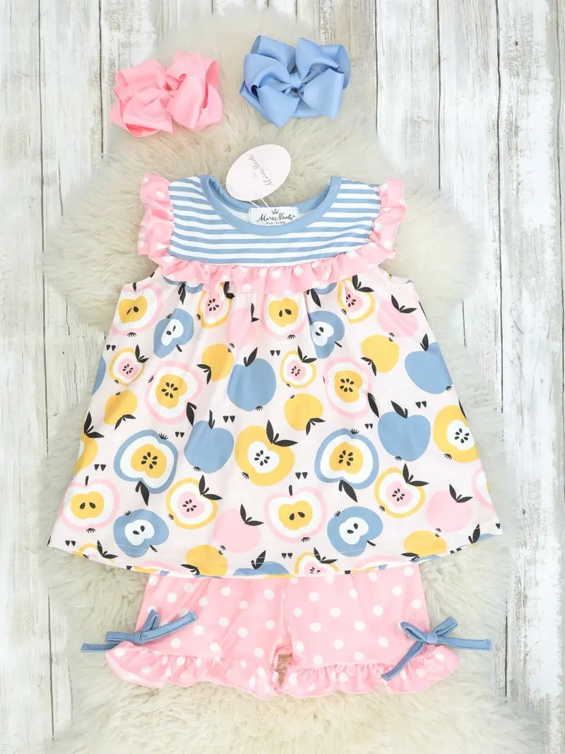 Apple-Inspired Pink And Blue Casual Outfit 1