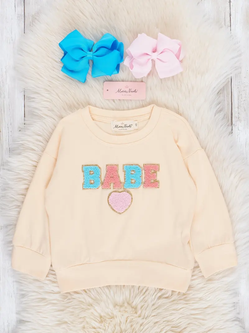Cream Chenille "Babe" Lettering Shirt 1