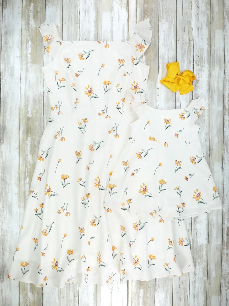 Dainty Floral Flutter-Sleeve Dress Set For Mom And Child 1