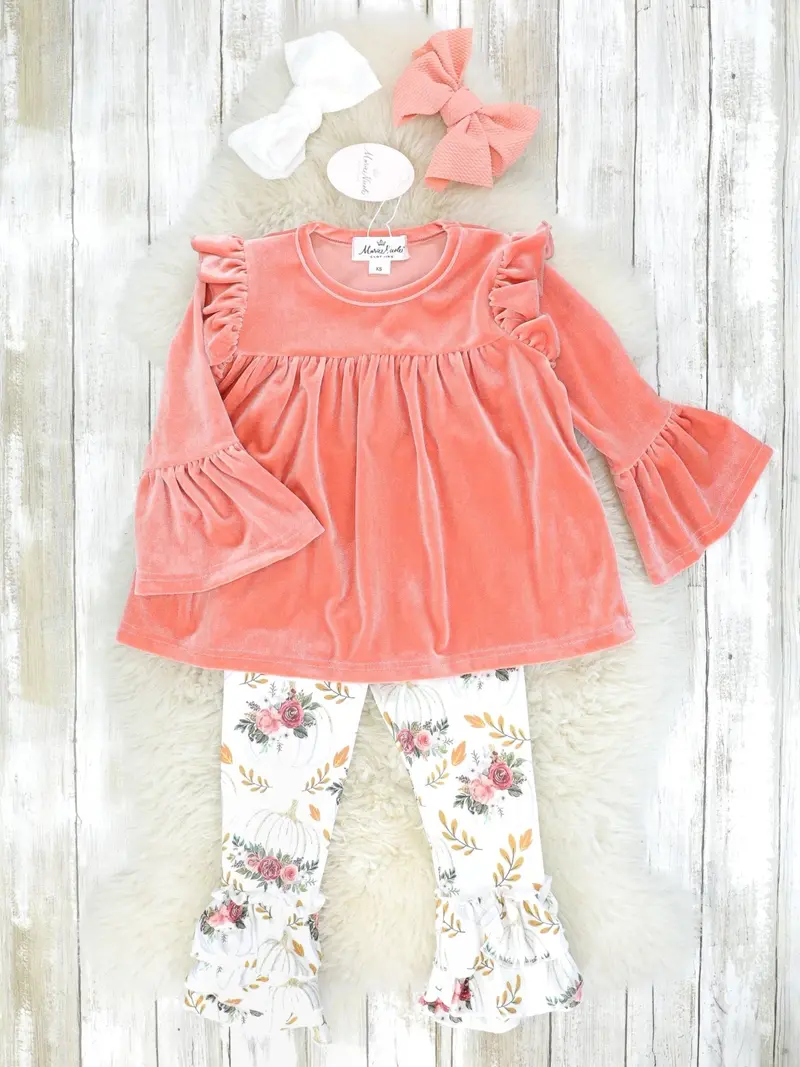 Pumpkin-Inspired Floral Velvet Outfit 1
